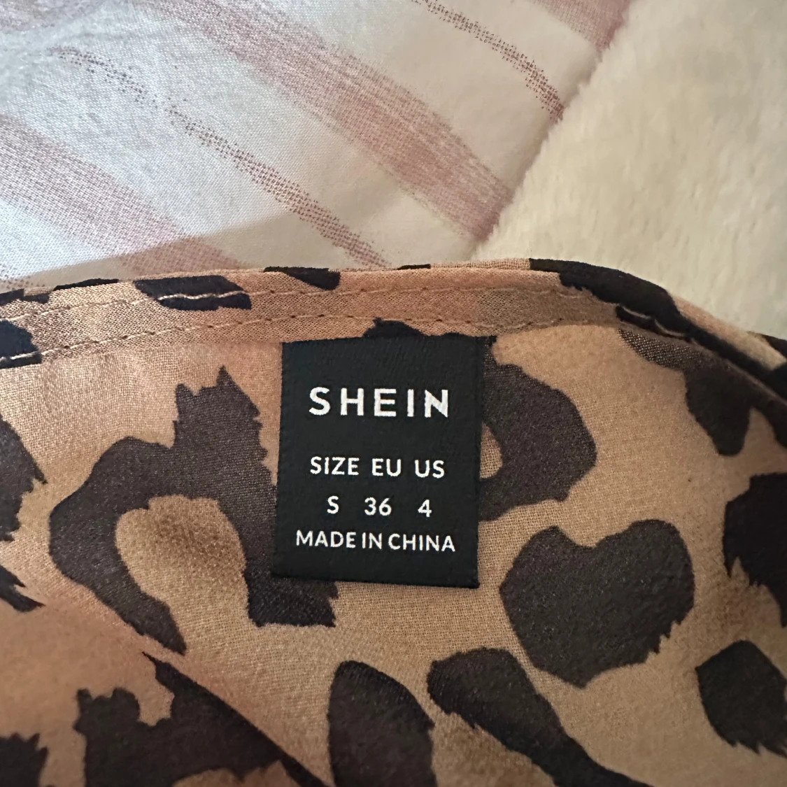 Leopardmönstrad blus från SHEIN - 2