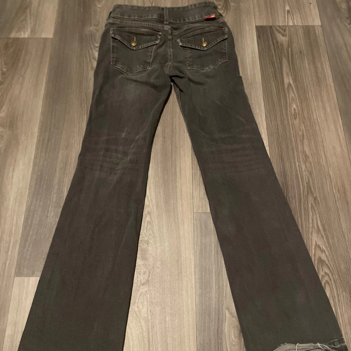 Bootcut jeans från Divided, mörkgrå - 1