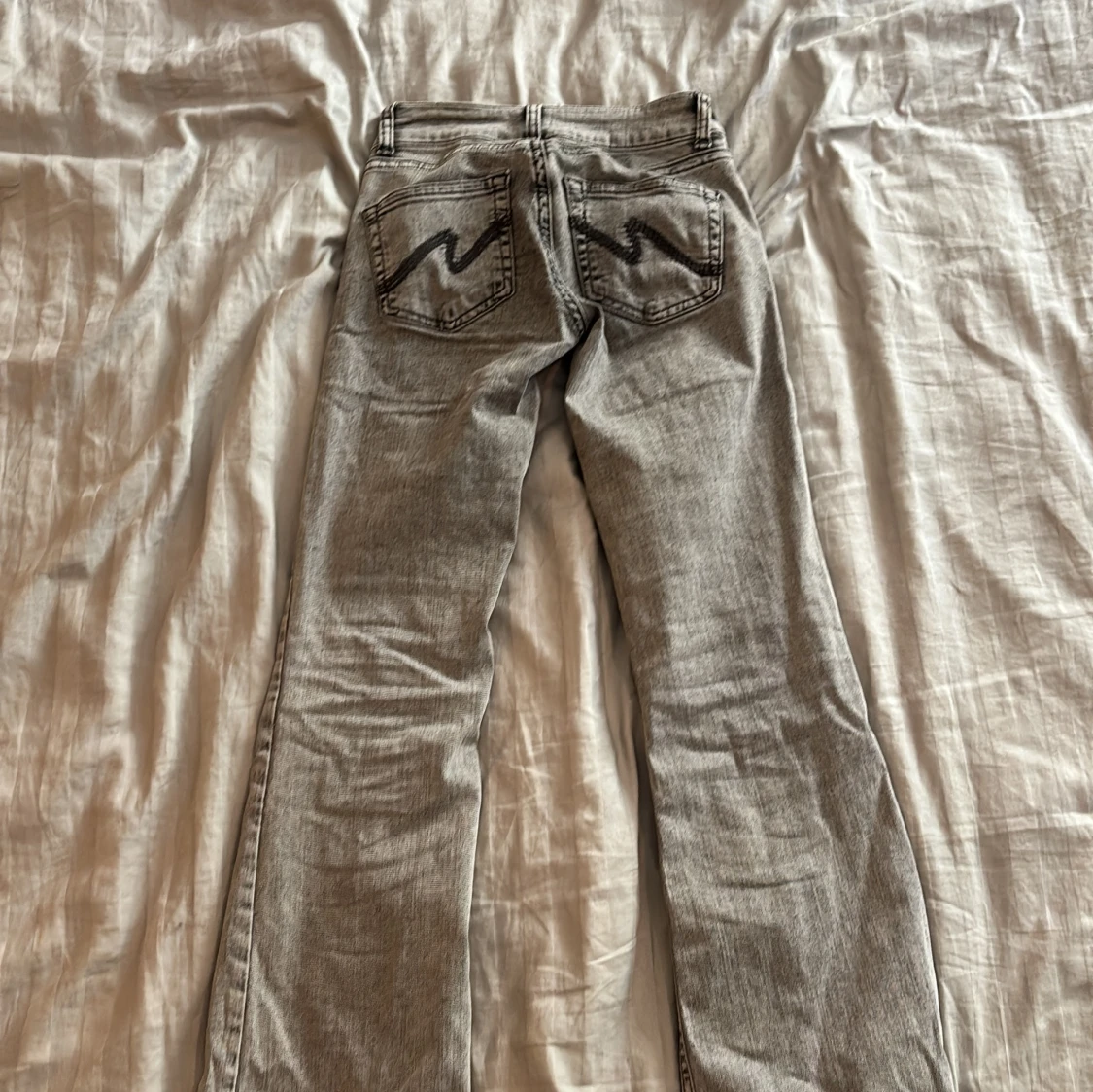 Grå bootcut jeans från Nelly - 3