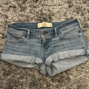 Ljusblå jeansshorts från Hollister - Lljusblå jeansshorts från Hollister priset kan diskuteras ❤️