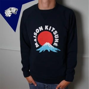 MASION KITSUNÉ TÖRJA  - Rikigt snygg tjocktröja från Masion Kitsuné | Strl: Står S men passar M | Skick: 9/10 | Modellen är 182cm | Hör av dig om du har någon fundering! 