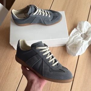 Maison margiela gats skor - Tja, säljer nu mina skitsnygga gats, asbra skick, nyskick. Nypris runt 7 tusen. Men säljer för bara 2499, ett sjukt bra pris. Skriv vid minsta lilla fråga!