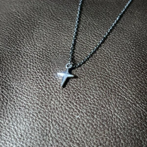 Minimalist Star Necklace - Unisex stainless steel necklace with a small star charm (approx. 1.4 cm). 50 cm chain. Minimalist design suitable for any style