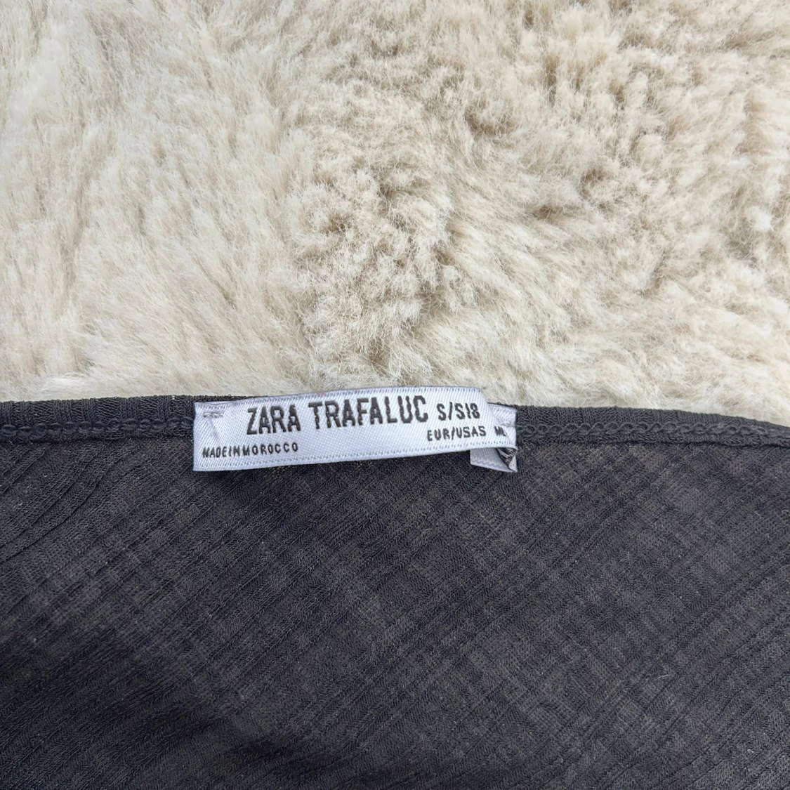 Svart spetslinne från Zara  - 2