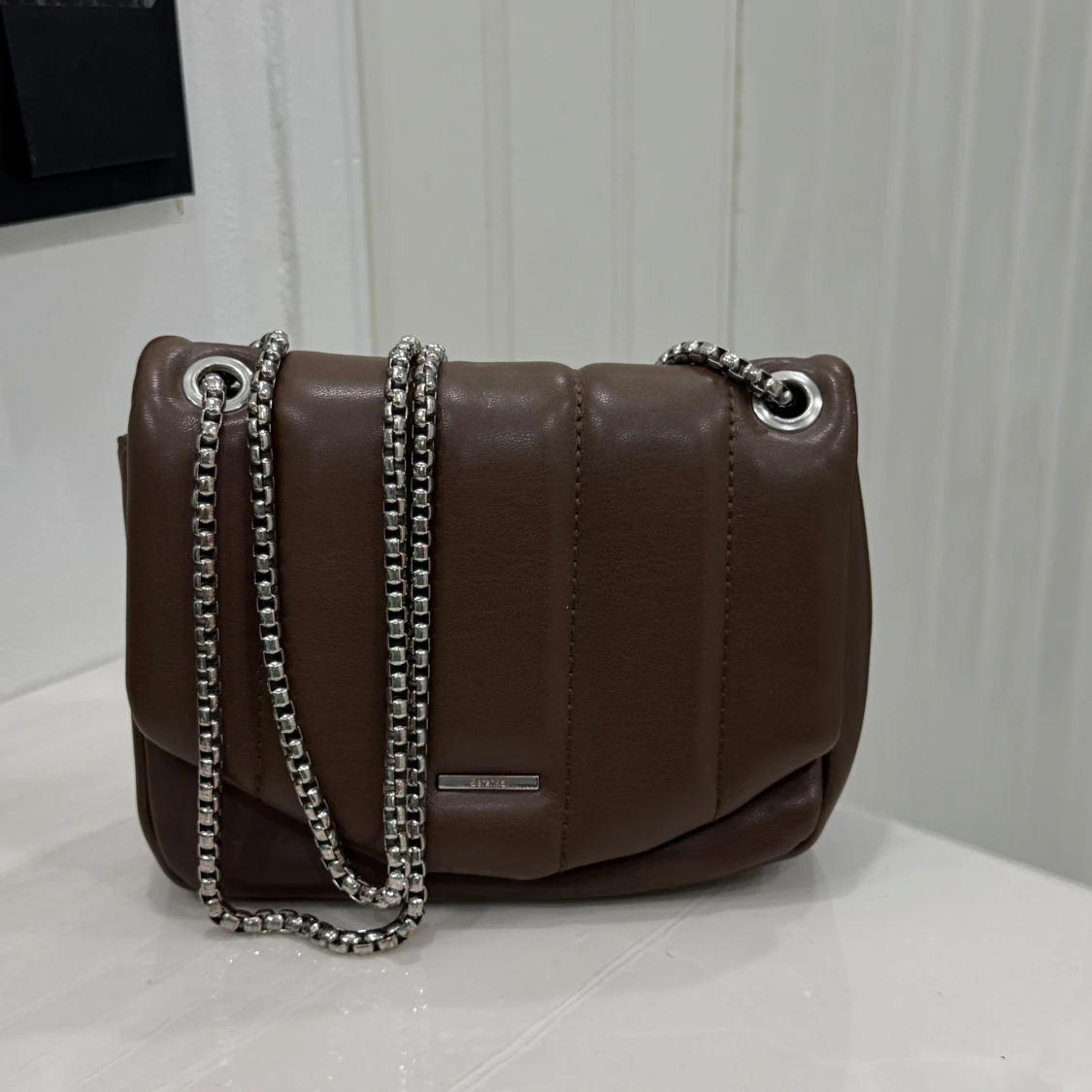 Brun quiltad axelväska från Bershka - 1