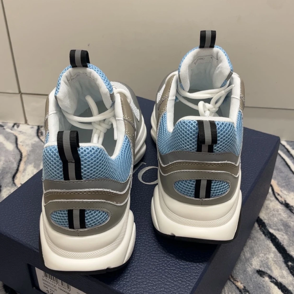 Sneakers i blått och grått - 3