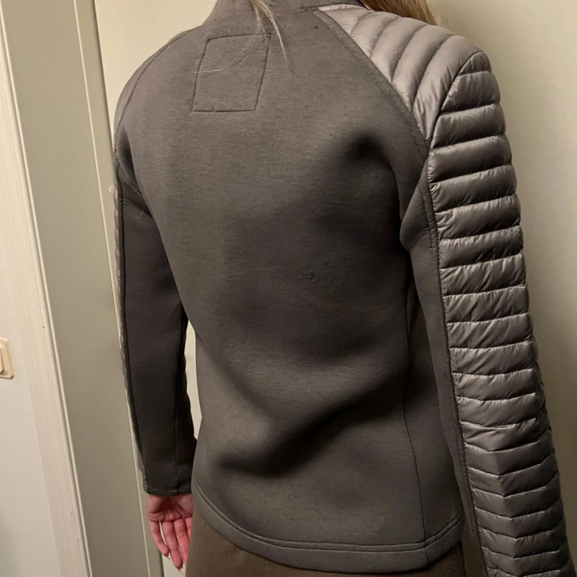 Grå cardigan jacka från JOTT - 3