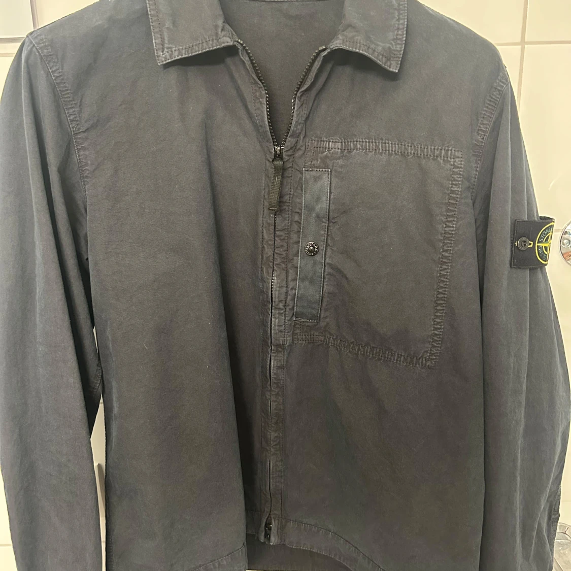 Svart overshirt från Stone Island - 4