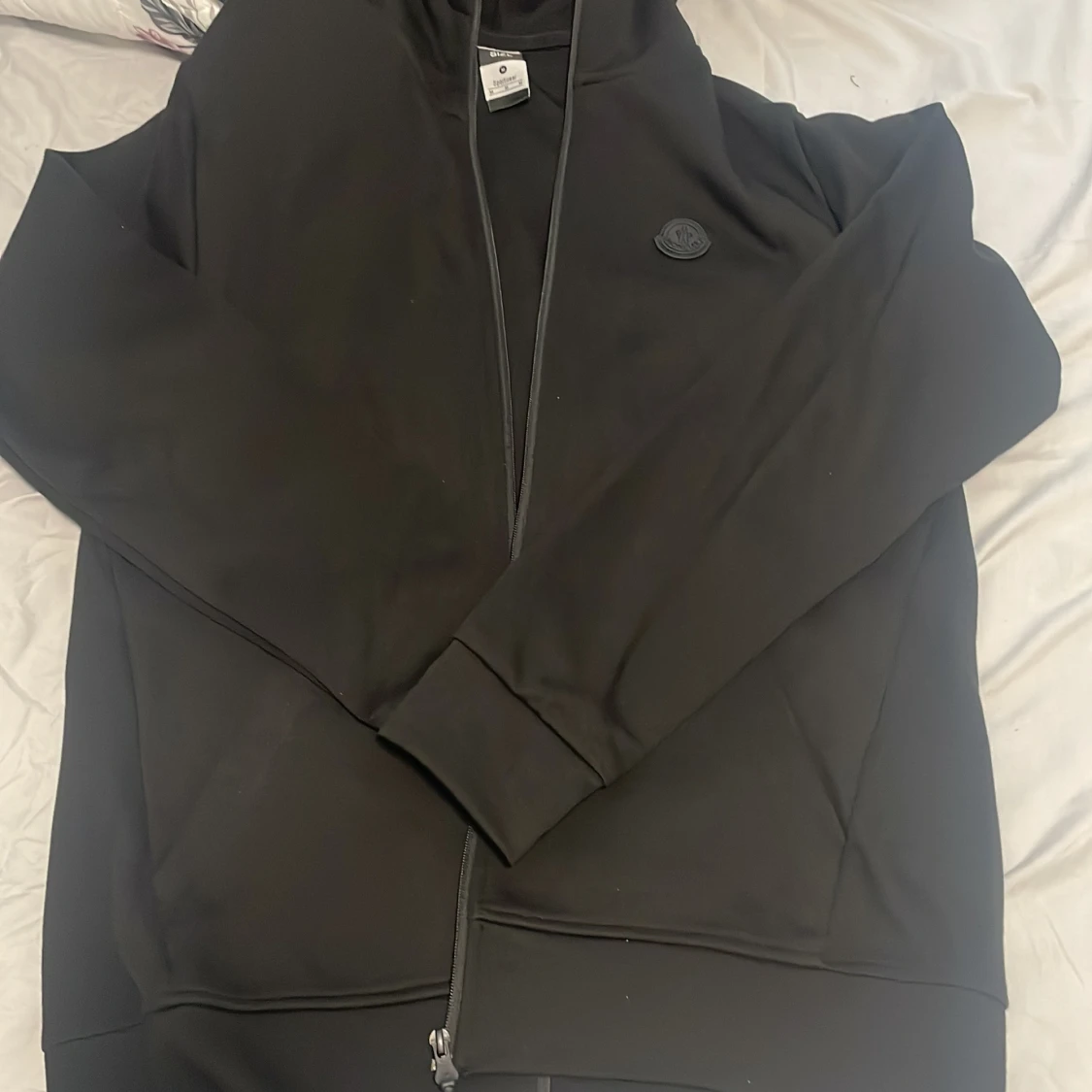 Svart Moncler zipjacka