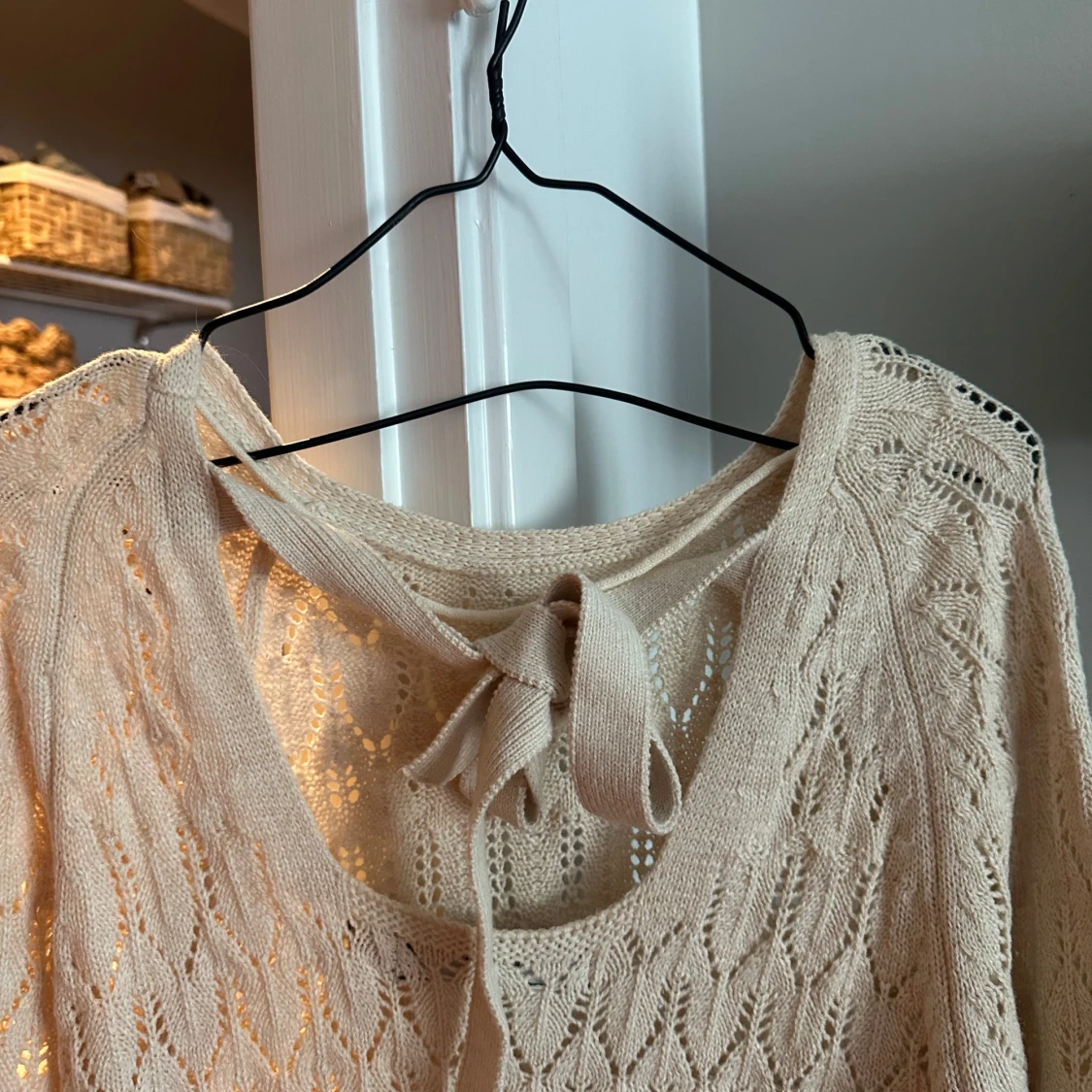 Beige stickad långklänning med knyt - 2