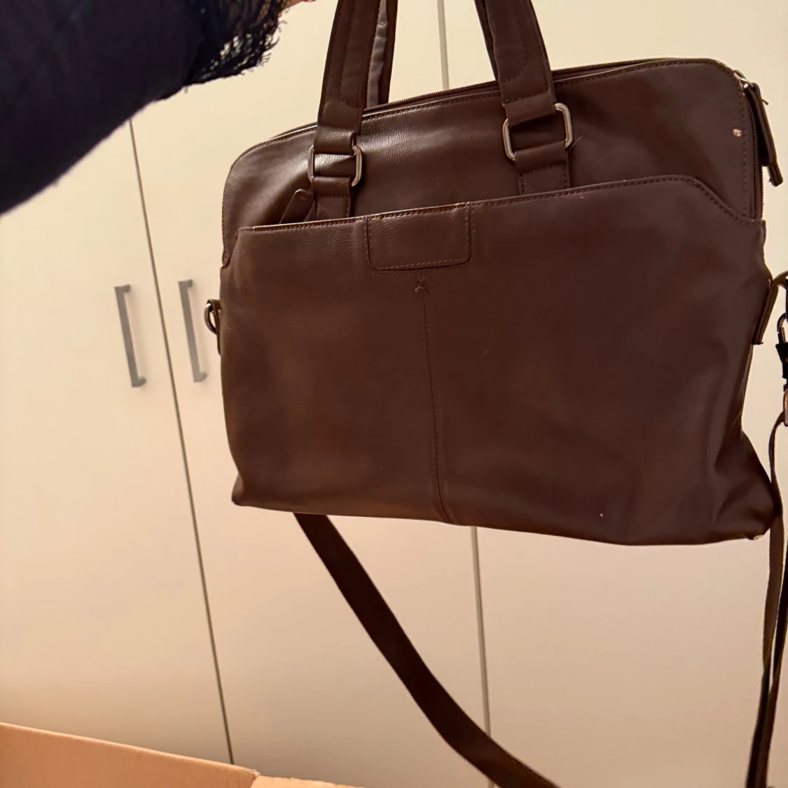 Brun portfölj med axelrem - 1