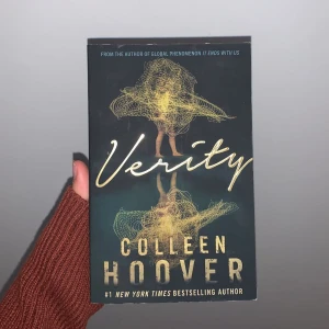 Verity - Boken verity av Colleen Hoover i fint skick utan böjd rygg 🥰 