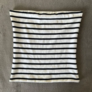 Randig tubtopp från BikBok - Säljer den här fina tubtoppen från BikBok! Säljer då den inte kommer till användning💕