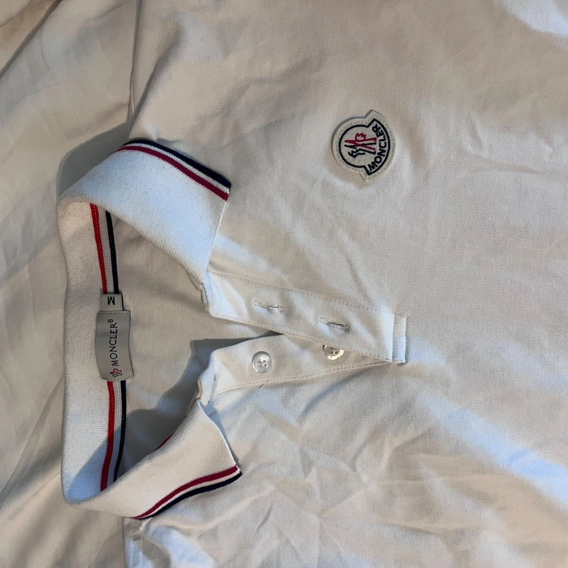 Vit kortärmad pikétröja från Moncler - 1