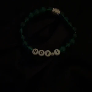 Hov1 armband  - Hov1 armband till konserten i sommar finns i olika färger💚