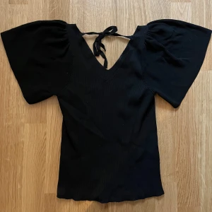 Topp - Topp med öppen rygg💕