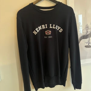 Henri lloyd  - Tröja i storlek M. Väldigt bra skick.