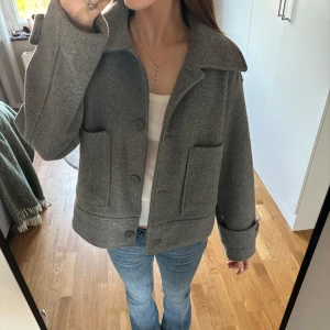 Kappa - Snygg grå kappa från Kappahl i strl S❤️