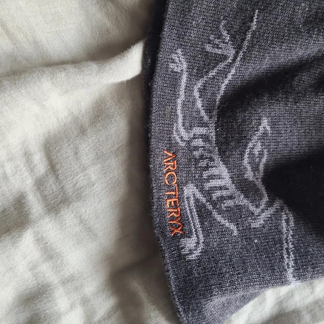 Grå mössa från Arc'teryx - 2