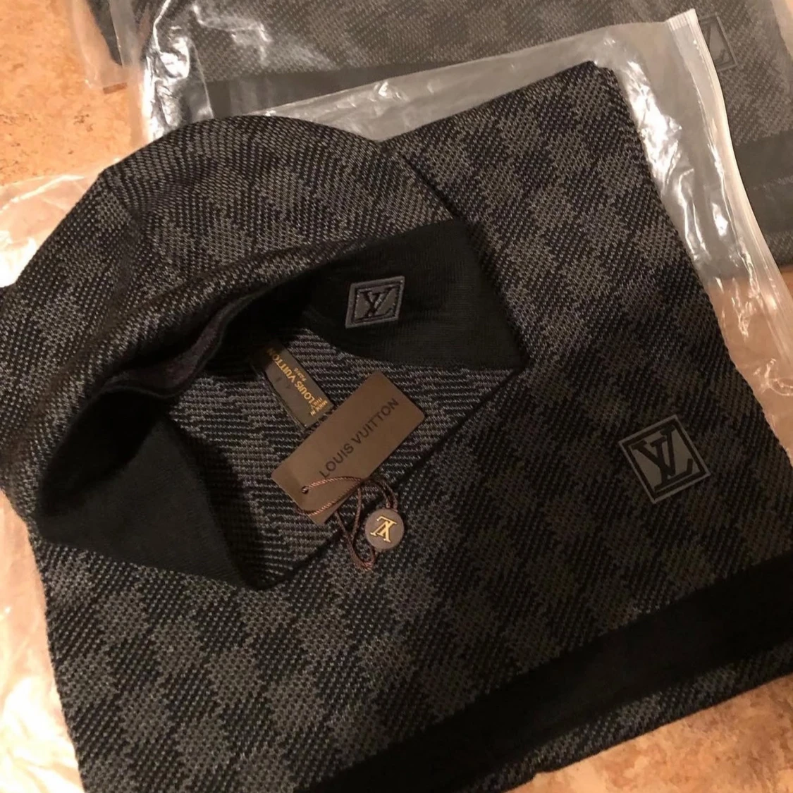 Grå/svart mössa - 1