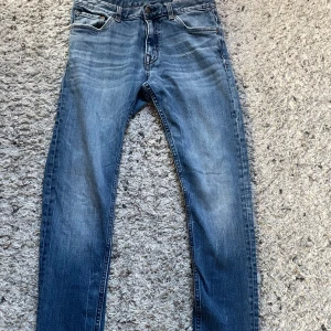 Blå  jeans från Crocker - Snygga blå  jeans från Crocker storlek 29/32