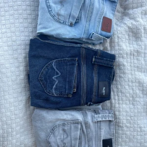 Jeans (gå in på min profil om intresserad) - Säljer tre par jeans från Pepe Jeans London. Alla är lågmidjade i olika storlekar. Varje par jeans finns i en egen annons på min profil, in o checka om du är intresserad!❤️