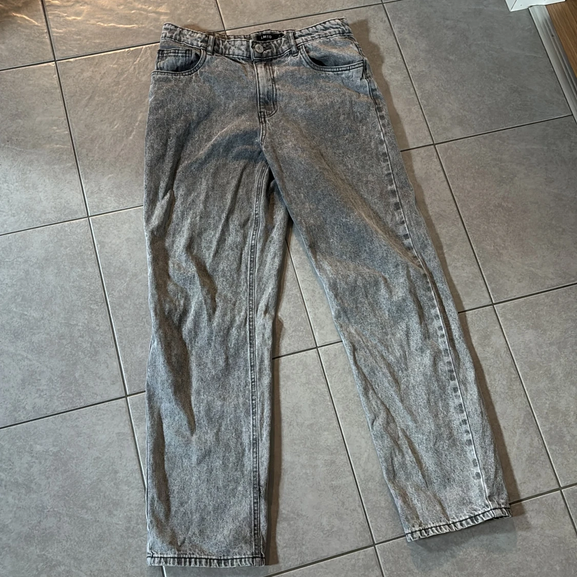 Grå jeans från LMTD - 1