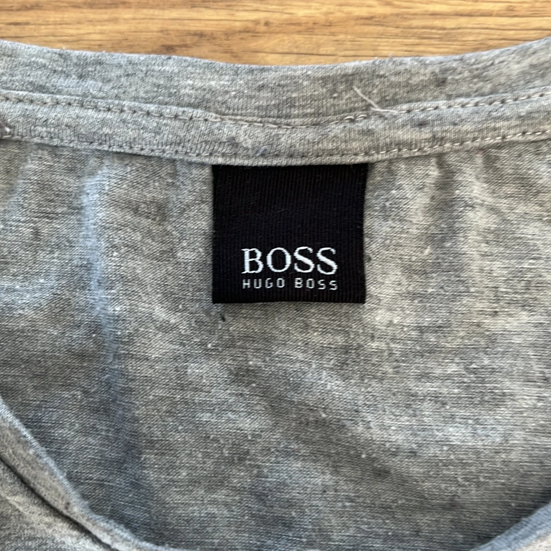 Grå t-shirt från Hugo Boss - 2