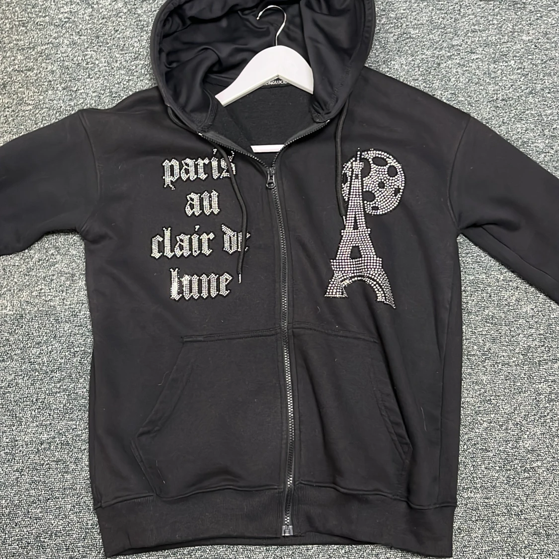 Svart rhinestone hoodie från Blinglucid