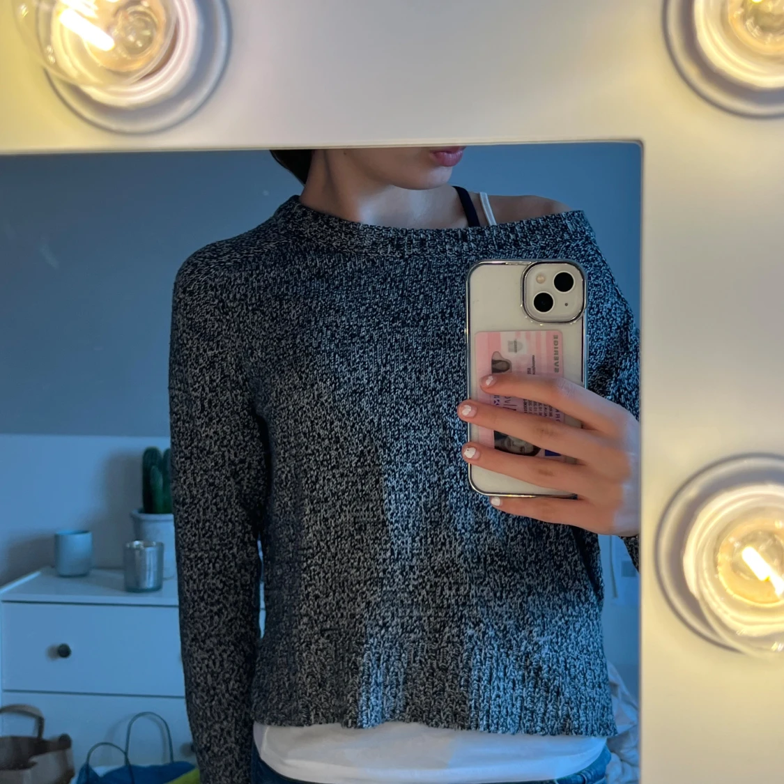 Grå stickad tröja från Divided