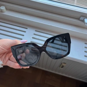 Versace solglasögon - Fint skick, inga större tecken på användning. Köpt på Zalando.