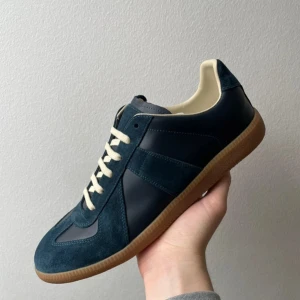 Maison margiela  - Säljer nu ett par helt nya maison margiela skor. Box, kvitto allt finns! Bara att höra av sig vid minsta lilla tanke eller prisförslag!😁