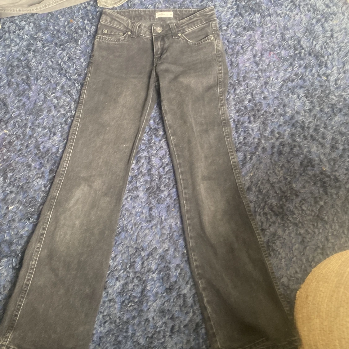 Svarta bootcut jeans från Gina Tricot  - 2