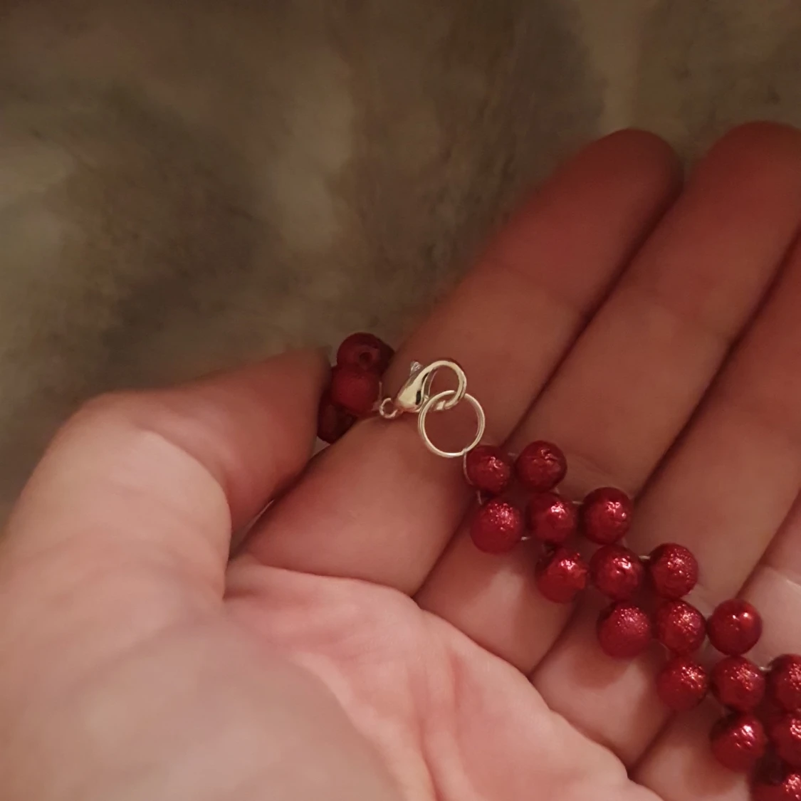 Rött glittrigt pärlarmband - 2