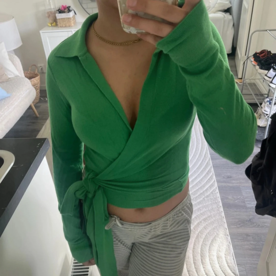 Grön omlottopp med knyt