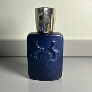 Parfums de Marly Layton Samples - Säljer splittar på Parfums de Marly Layton Eau de Parfum i storlekarna 2/5ml. Priserna är följande: 69kr | 139kr | Bara att skriva vid intresse