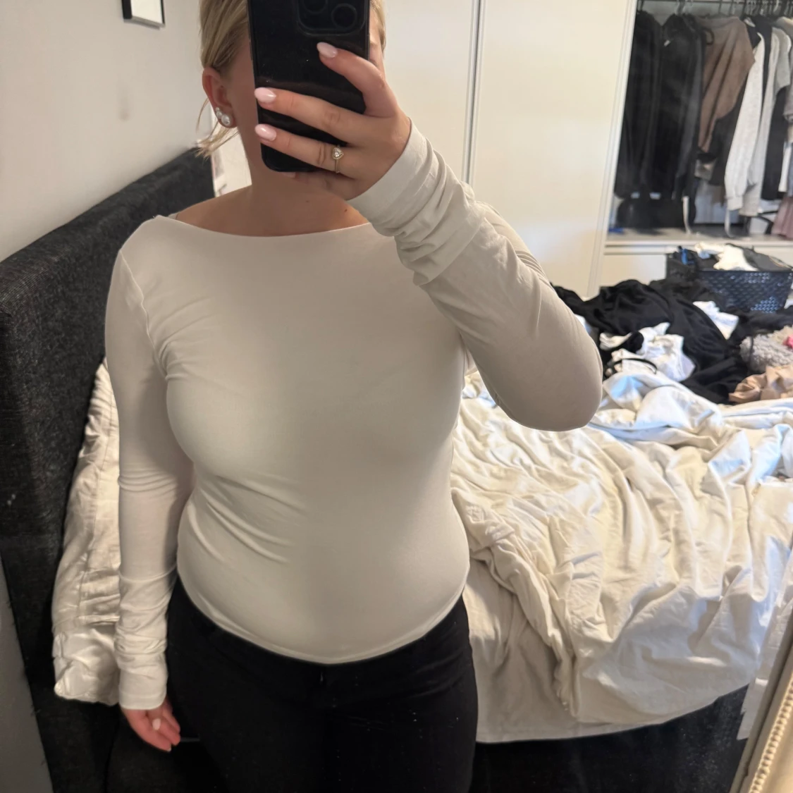 Vit långärmad topp med öppen rygg