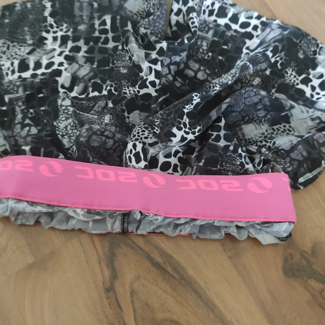 Svarta träningsshorts med leopardmönster från SOC - 2