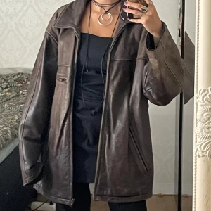 Skinnjacka - Brun vintage skinnjacka, oversize. Passar från S-L
