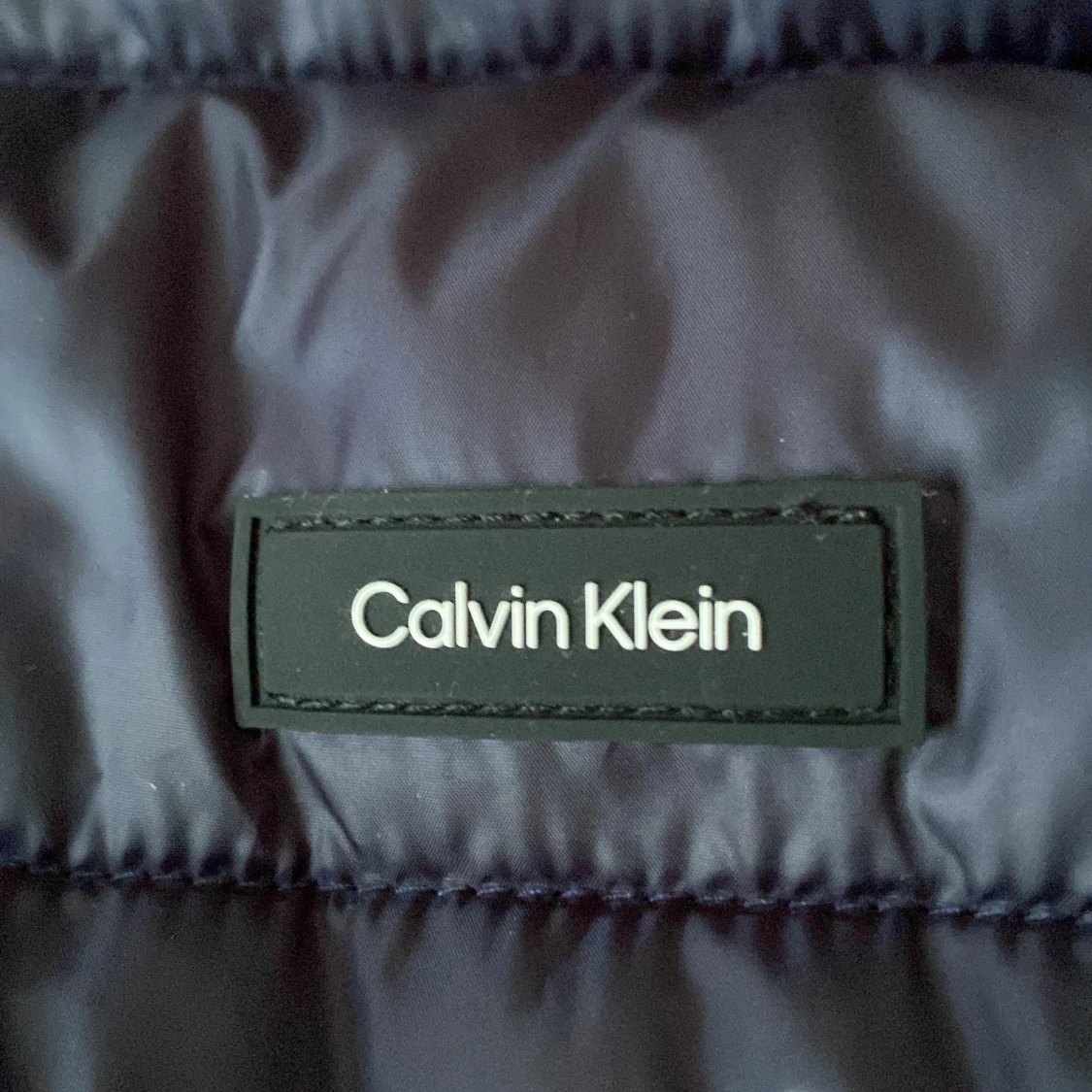 Svart dunväst från Calvin Klein XL - 2