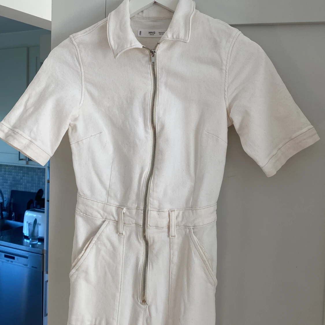 Vit jumpsuit med dragkedja från MNG Denim - 2