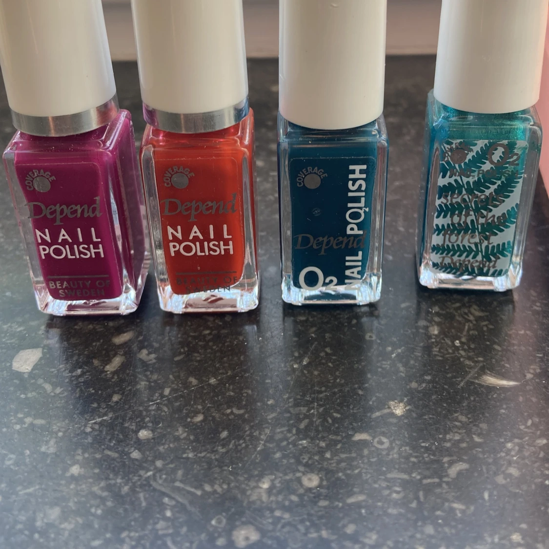 Fyra Depend nagellack i olika färger - 2