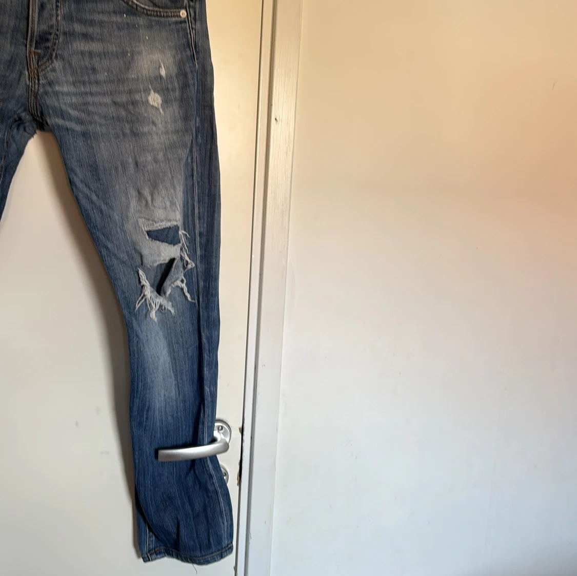 Blå ripped jeans från Jack & Jones - 1