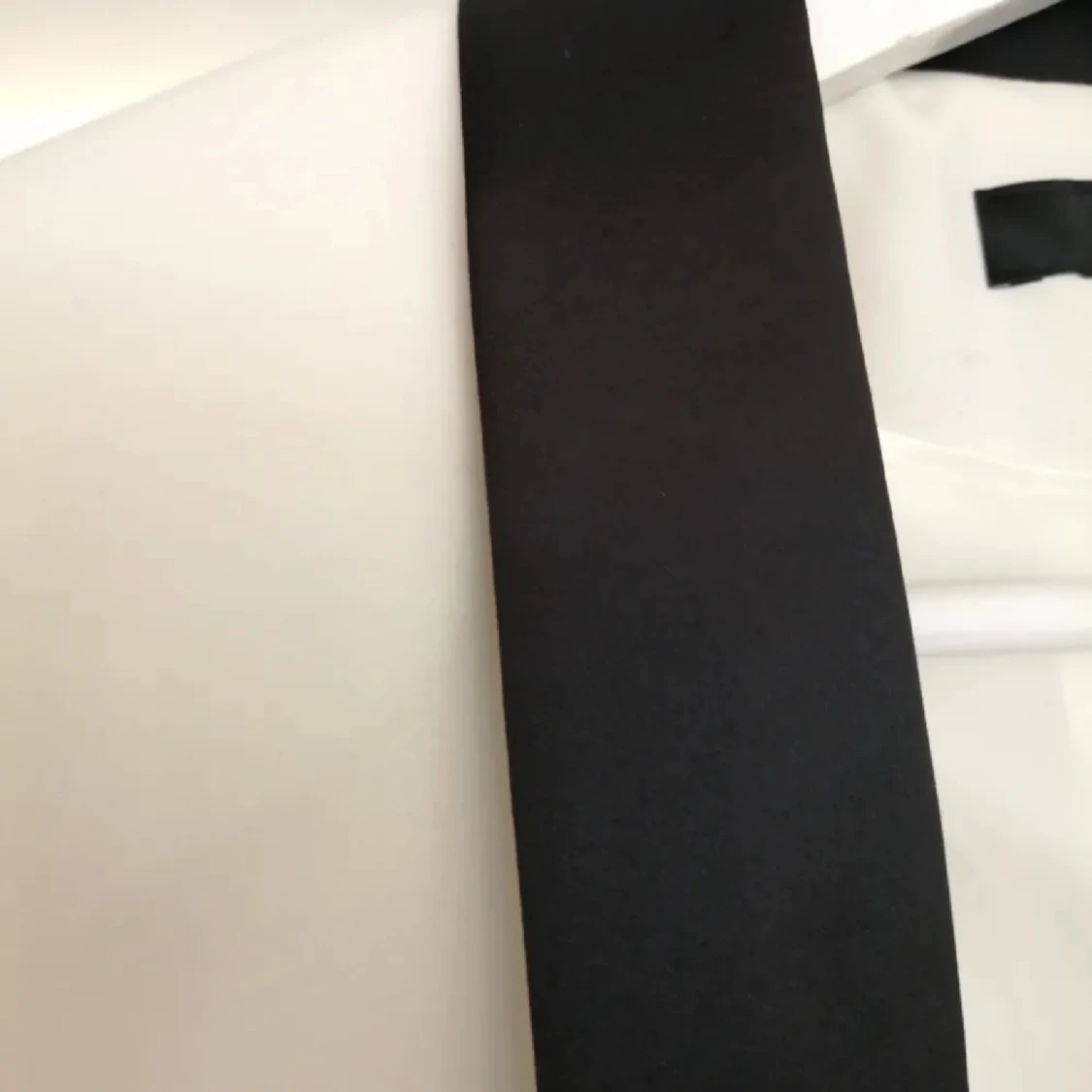 Vit kavaj med svart satin krage  - 2