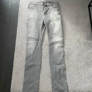 Replay jeans - Säljer nu mina replay jeans som är i storlek 30/34 och jag har använt dom en del, dom är i superbra skick och inga skador eller sådant. Det är bara att höra av sig om ni har frågor, priset ej hugget i sten!