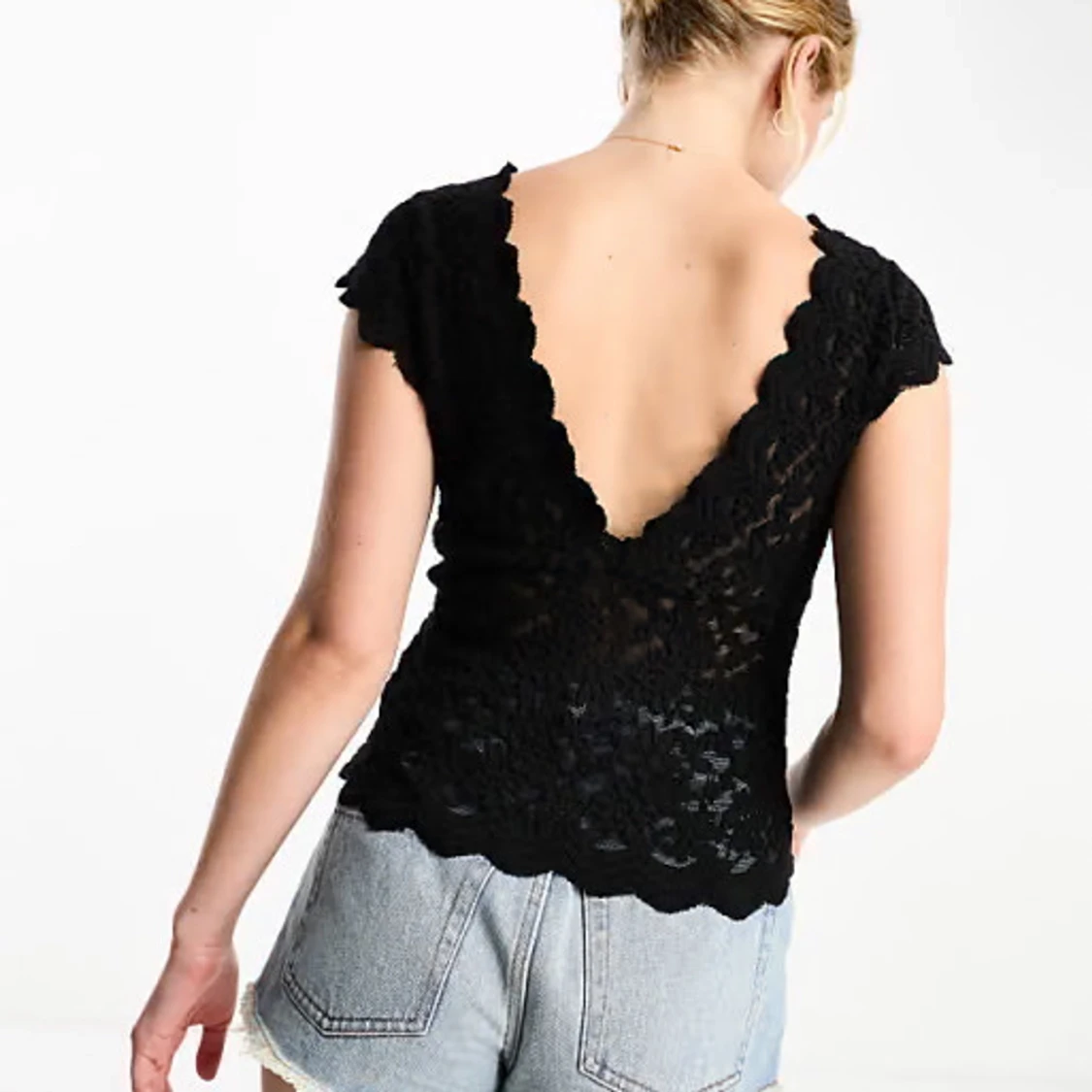 Svart spetstopp från Stradivarius - 1