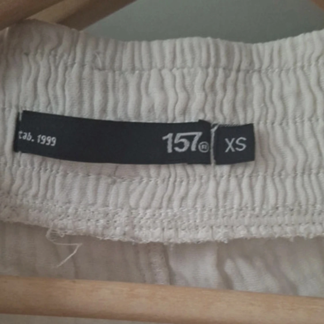 Vita linnedshorts med snörning XS - 1