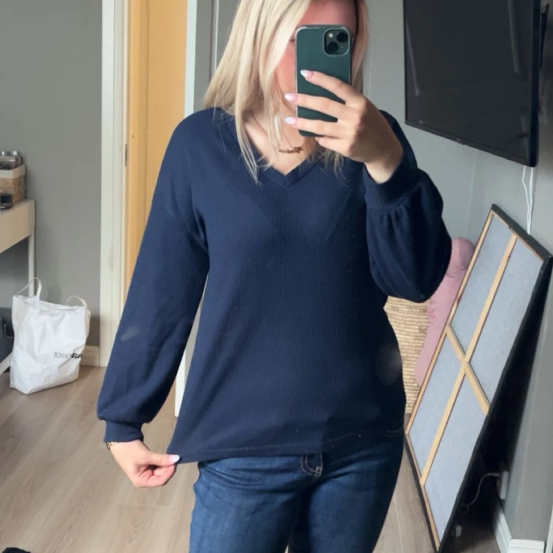 Marinblå stickad v-ringad tröja - 1
