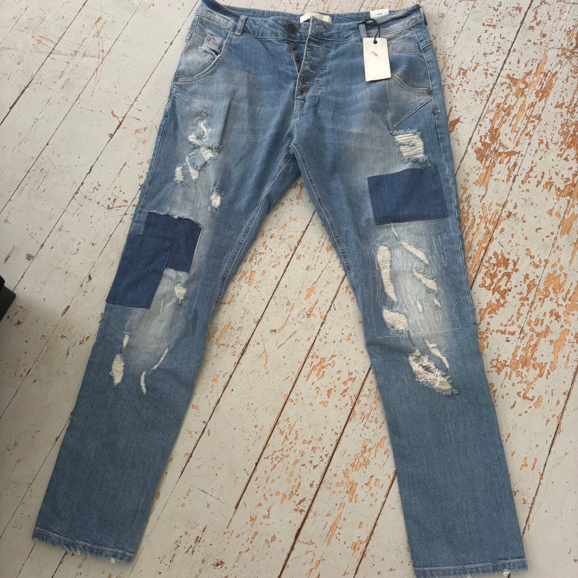 Blå patchade jeans från Zhrill