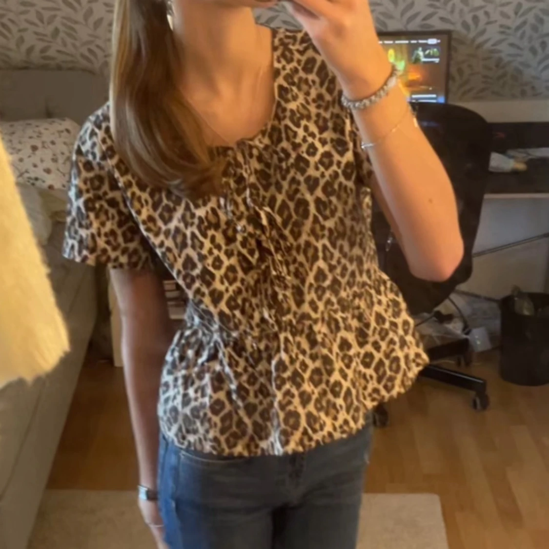 Leopardmönstrad blus från Gina Tricot - 1